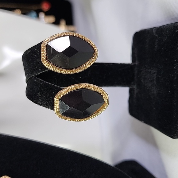 Gold Double Chain with Black Acrylic Faceted Stones Bib Necklace Earrings Set - Picture 5 of 7